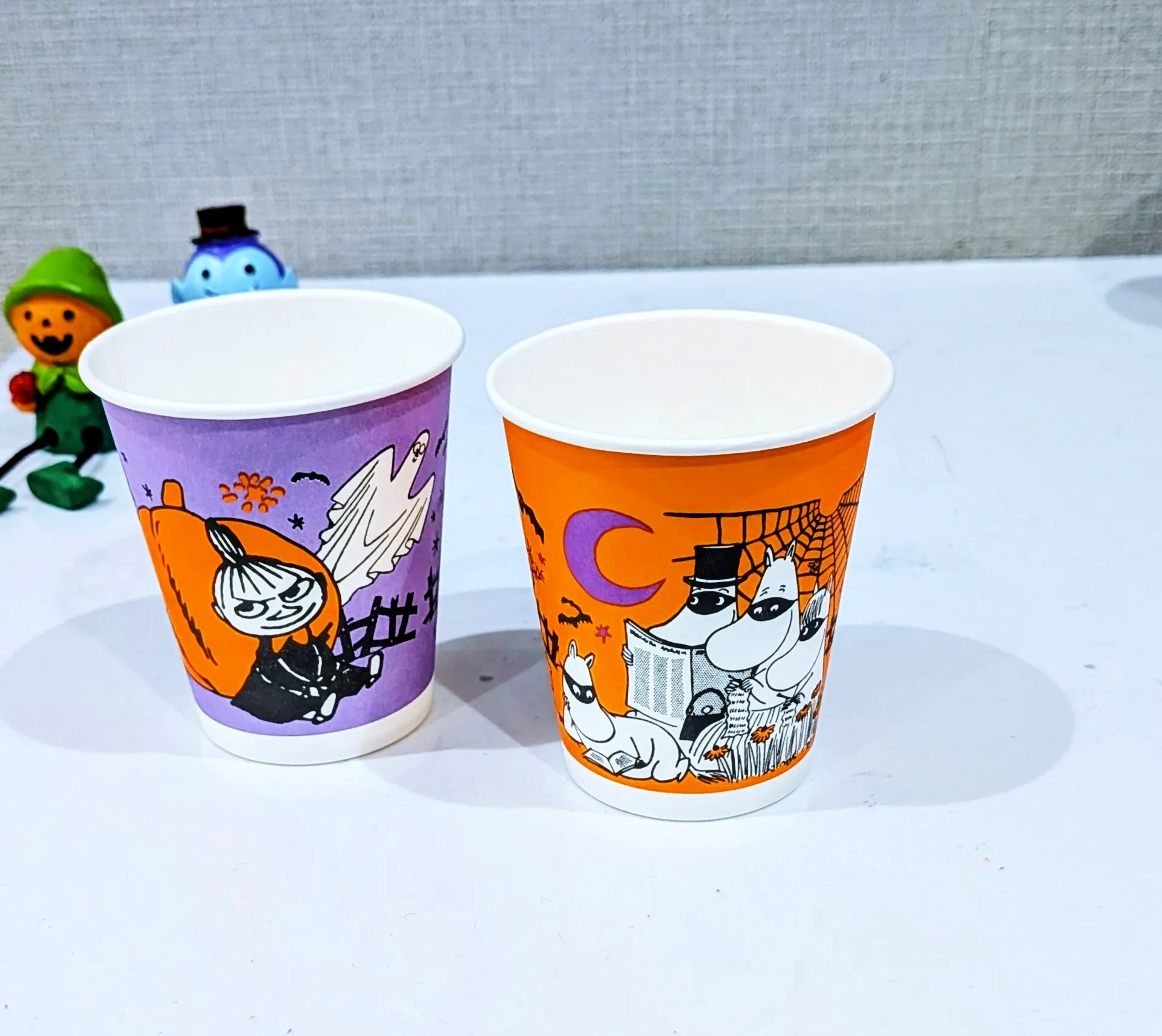 歯科医院で使用するムーミンのイラストの紙コップ
