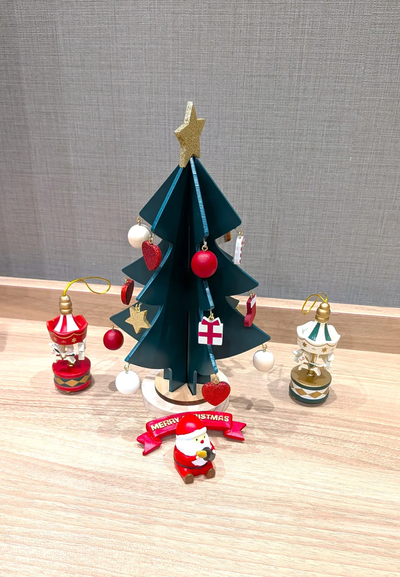 歯科医院に置かれたクリスマスの飾り