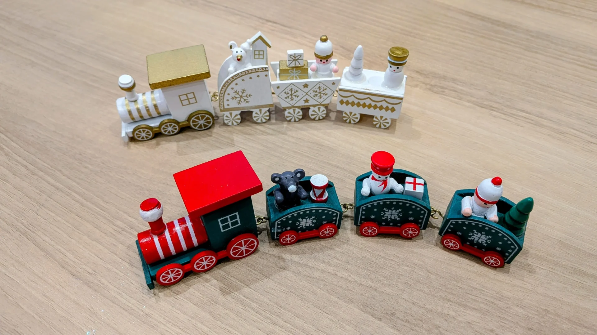 歯科医院にあるクリスマスの汽車の飾り